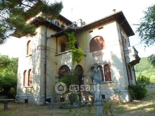 Villa in Vendita in a Tregnago