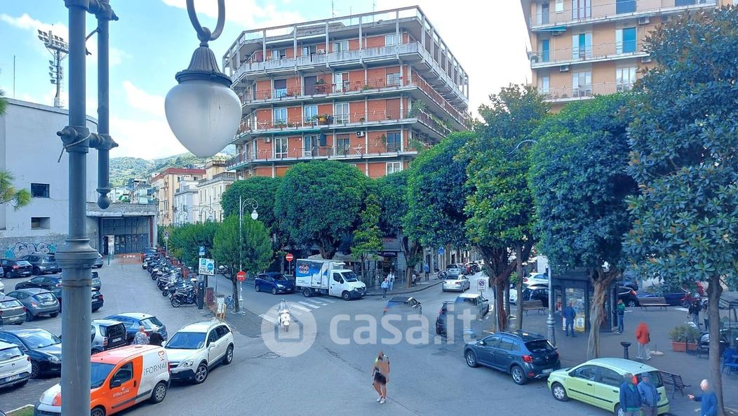 Appartamento in Vendita in Piazza Casalbore a Salerno