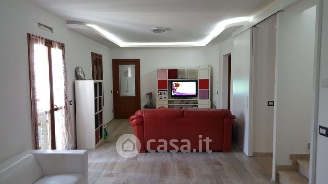 Casa Bi/Trifamiliare in Vendita in Via Carlo Marx 91 a Reggio Emilia