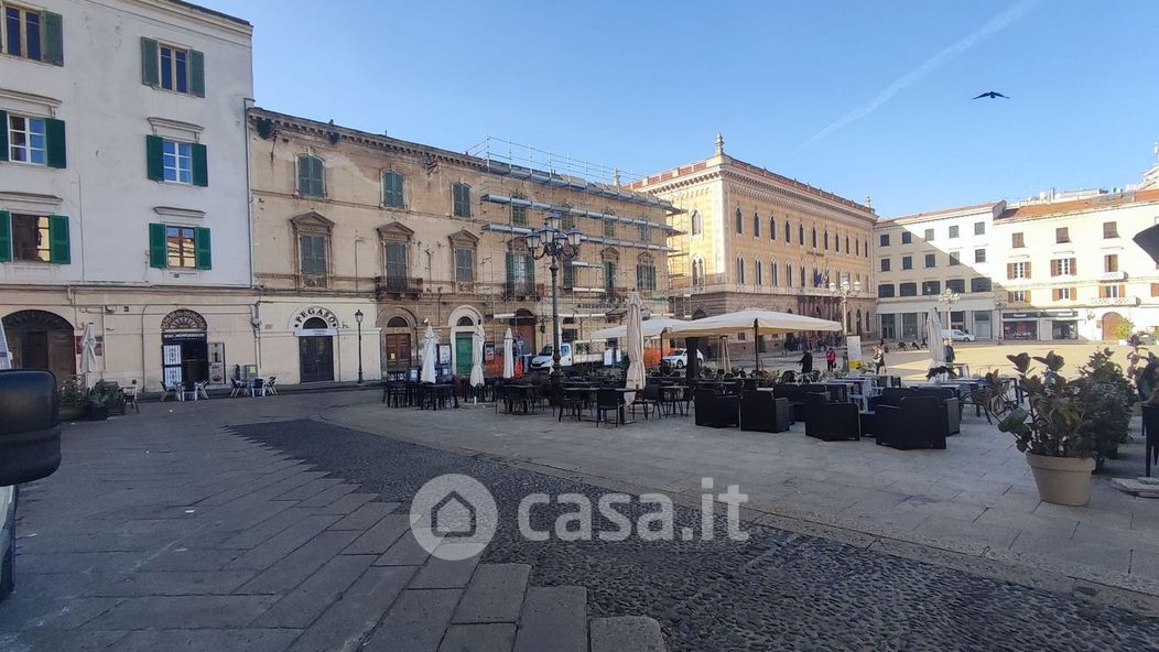 Palazzo in Vendita in Piazza d'italia 12 a Sassari