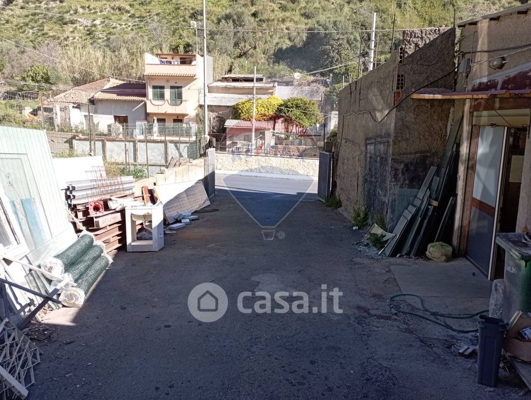 Negozio/Locale commerciale in Affitto in Via Comunale a Messina