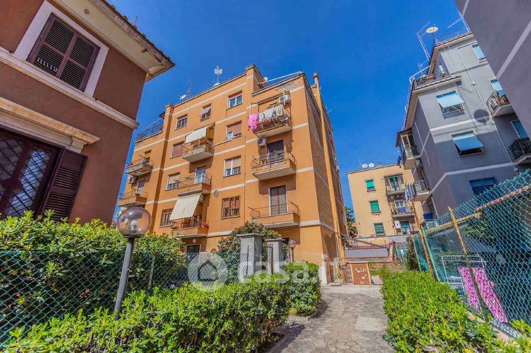Appartamento in Vendita in Via delle Robinie a Roma