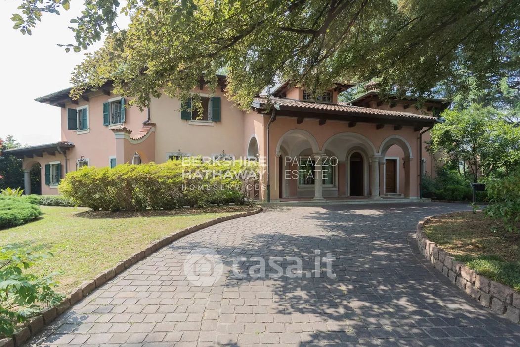 Villa in Vendita in Via Vignazze 4 a Olgiate Comasco