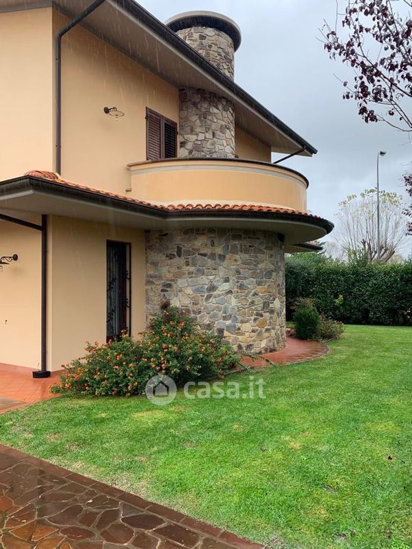 Villa in Vendita in Via B. Genovesi Sud 221 a Cascina