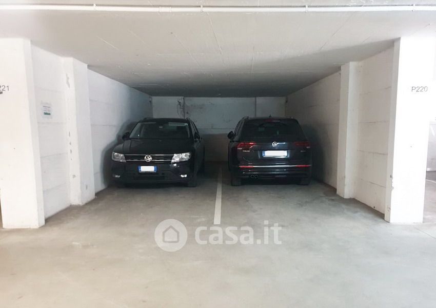 Garage/Posto auto in Vendita in Via Madonna della Neve 27 a Bergamo