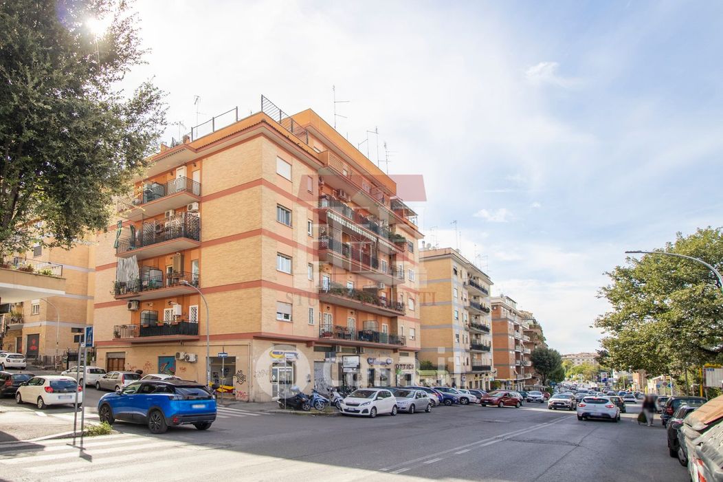 Appartamento in Vendita in Via Federico Tozzi 8 a Roma