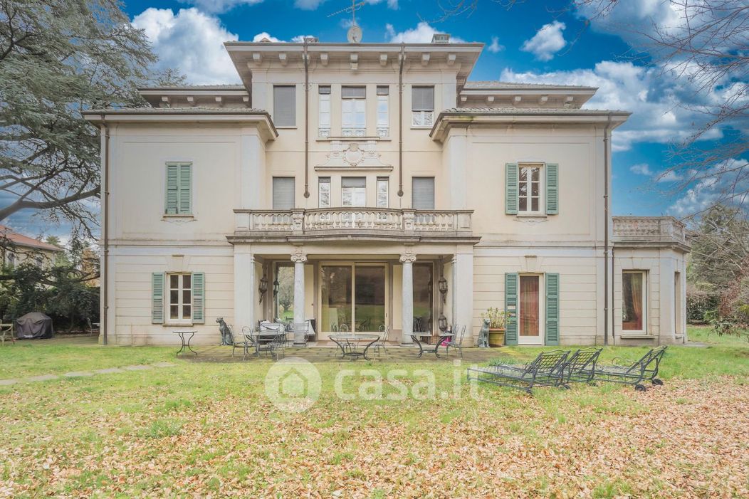 Villa in Vendita in Via Bicocca 17 a Varese