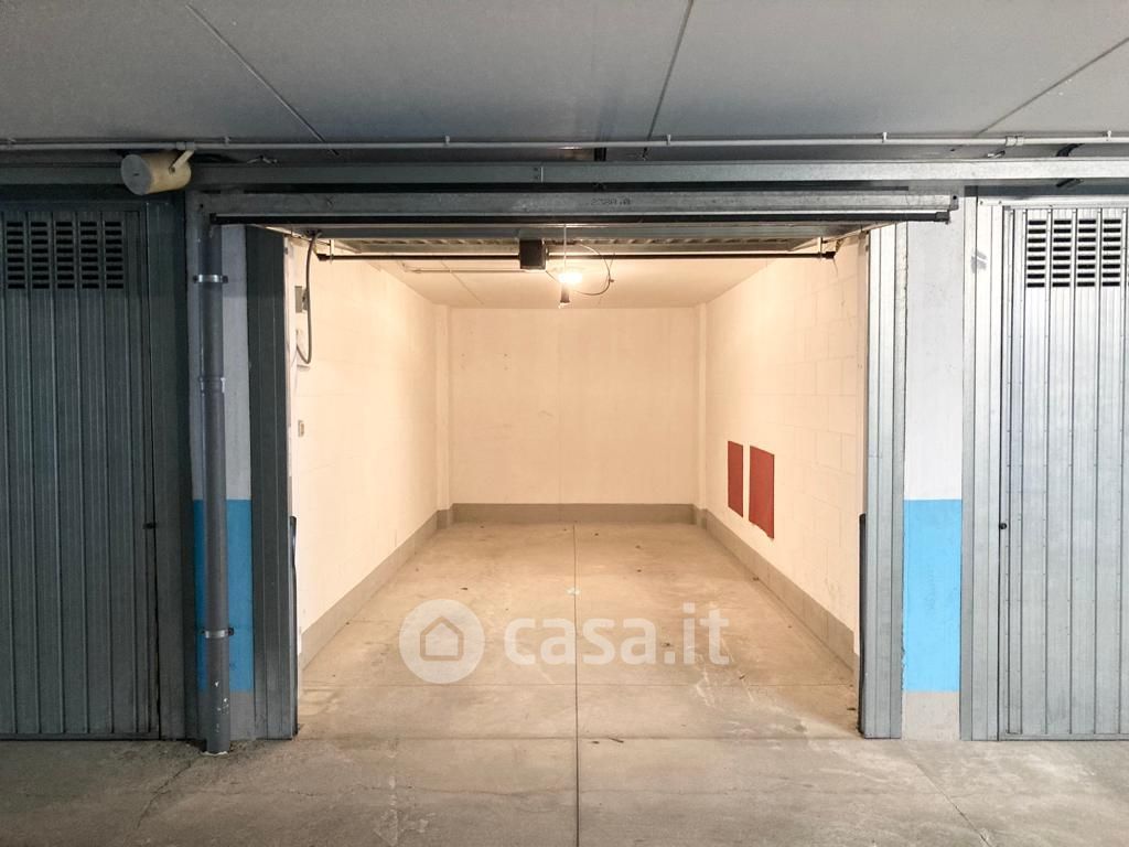 Garage/Posto auto in Affitto in Via Melchiorre Gioia a Milano