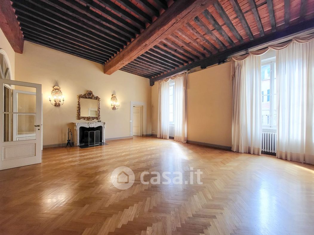 Appartamento in Vendita in Piazza delle Grazie a Lucca