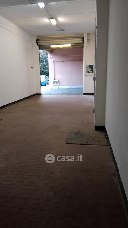 Garage/Posto auto in Vendita in Via di Pino a Genova