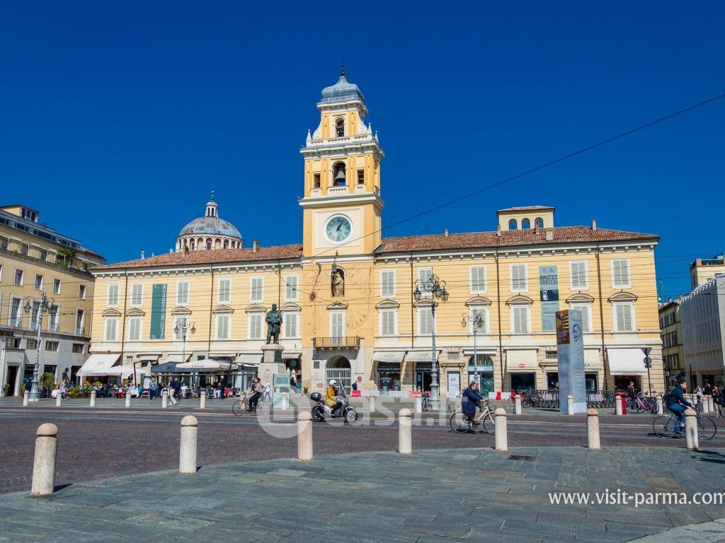 Negozio/Locale commerciale in Vendita in Piazza Giuseppe Garibaldi a Parma
