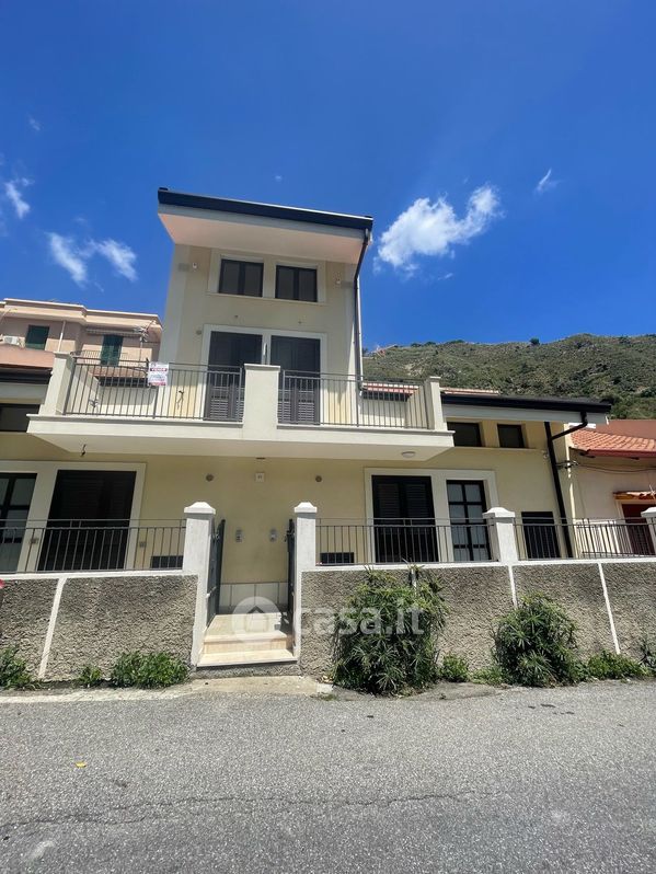 Casa Bi/Trifamiliare in Vendita in Via Michelangelo Rizzo Giampilieri 26 a Messina