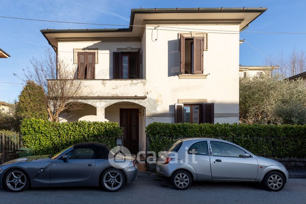 Villa in Vendita in Via Ferraris a Lucca