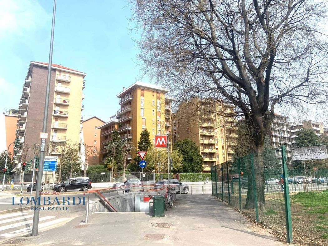 Negozio/Locale commerciale in Affitto in Via Edoardo Chinotto a Milano