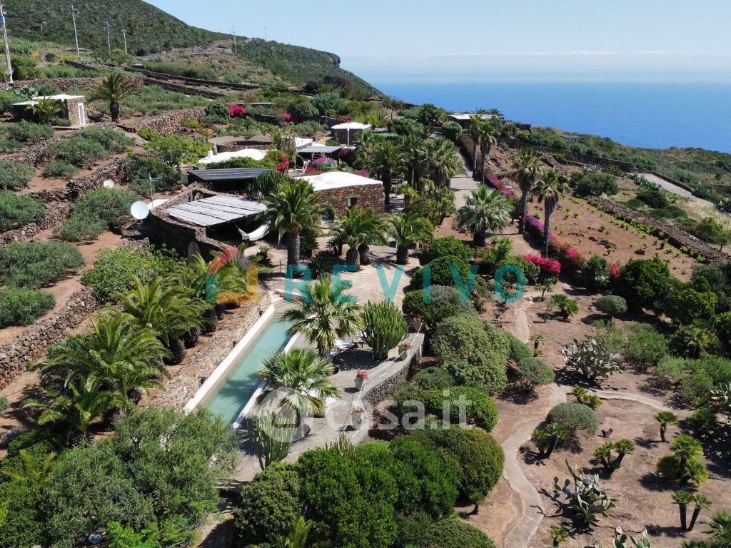 Villa in Affitto in Contrada Dietro Isola a Pantelleria