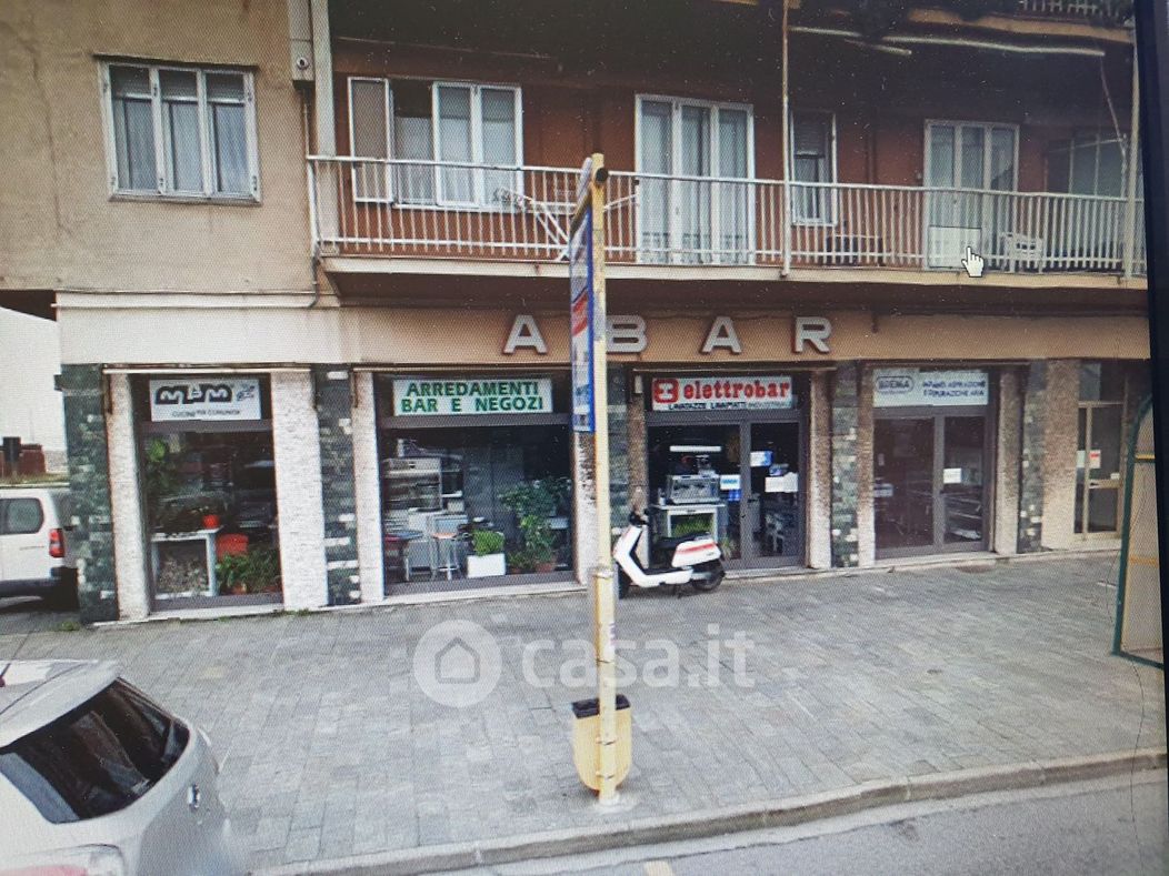 Negozio/Locale commerciale in Vendita in Via Aurelia 7 a Vado Ligure