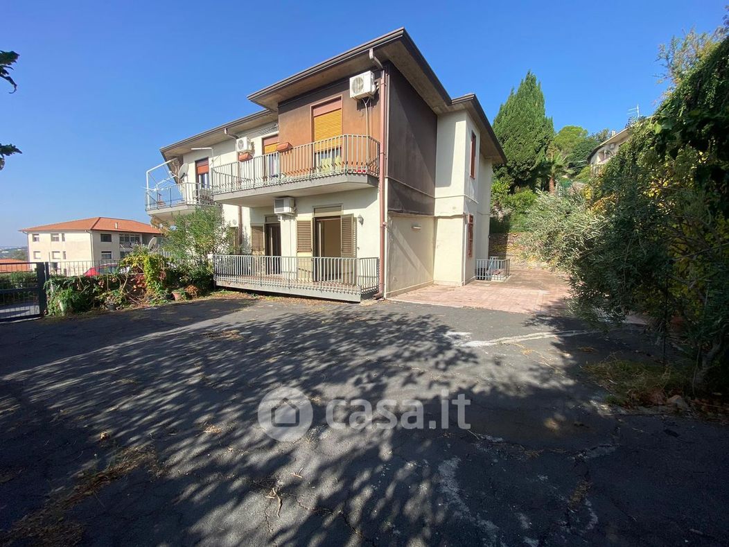 Appartamento in Vendita in Via Gesualdo Manzella Frontini a Aci Castello