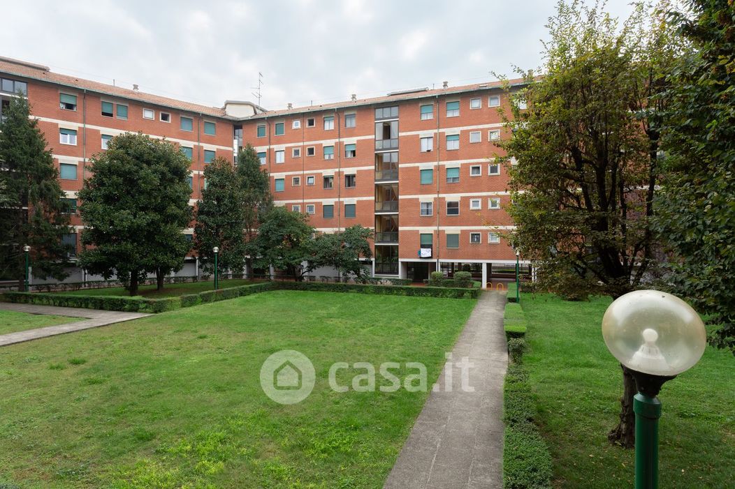 Appartamento in Vendita in Via Longarone a Milano