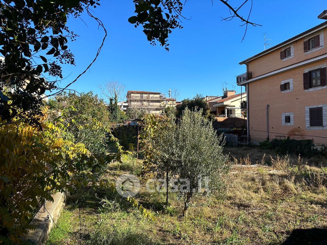 Terreno edificabile in Vendita in Via Gratteri 61 a Roma
