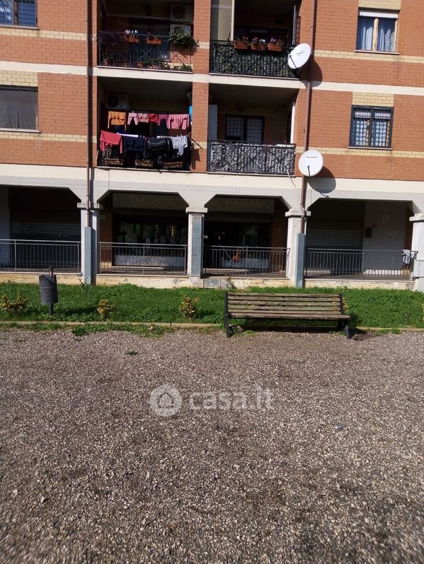 Magazzino in Affitto in Via San Biagio Platani 300 a Roma