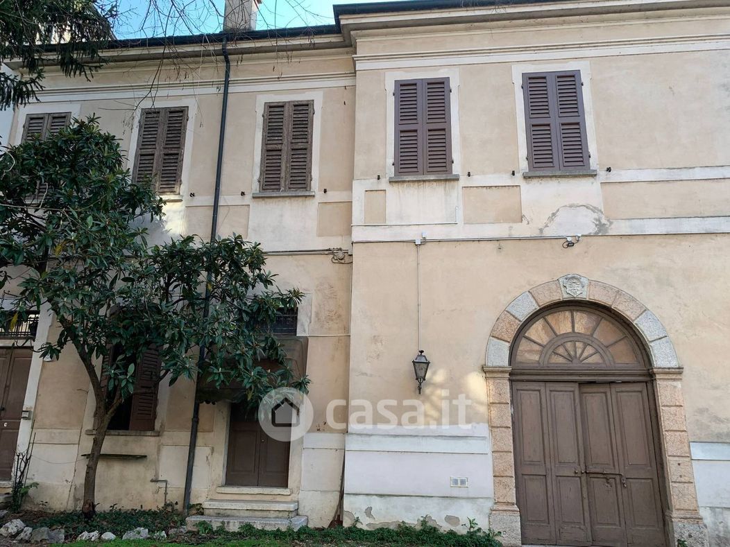 Casa indipendente in Vendita in Via Filippo Corridoni a Mantova