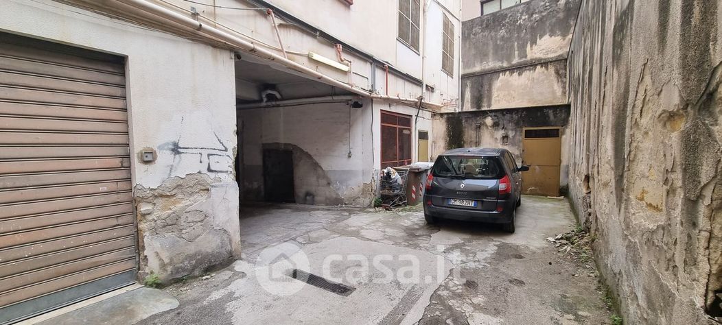 Garage/Posto auto in Vendita in Piazza Principe di Camporeale 49 a Palermo