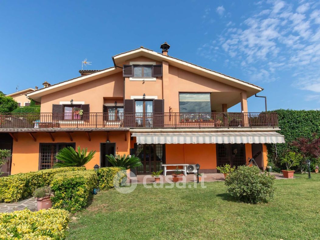 Villa in Vendita in Via Codette 2 a Riano