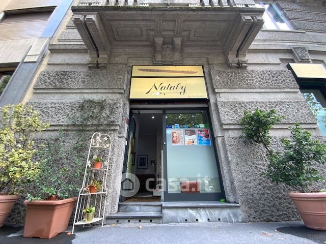 Negozio/Locale commerciale in Vendita in Corso Plebisciti 1 a Milano
