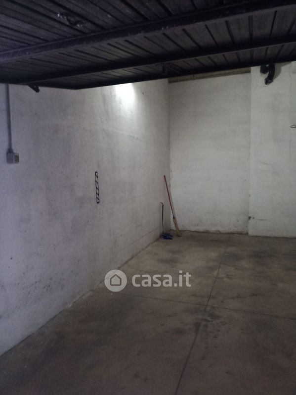 Garage/Posto auto in Affitto in Via Giuseppe Armellini 30 a Roma