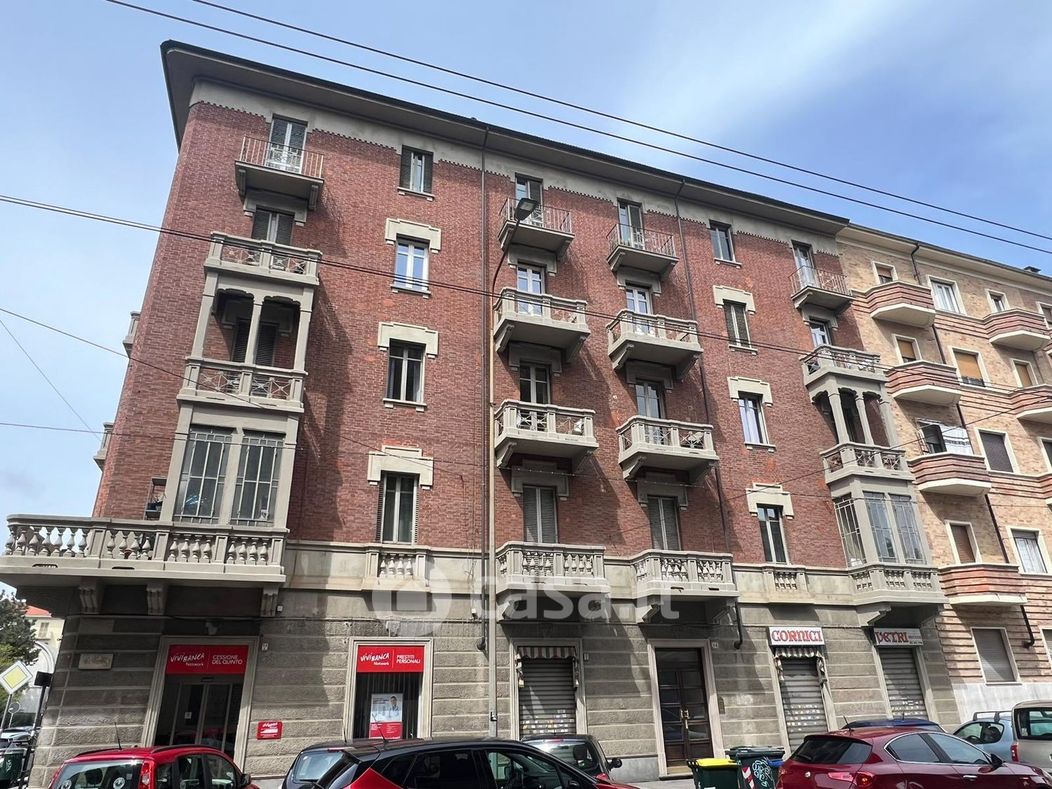 Negozio/Locale commerciale in Vendita in Via Genova 64 a Torino