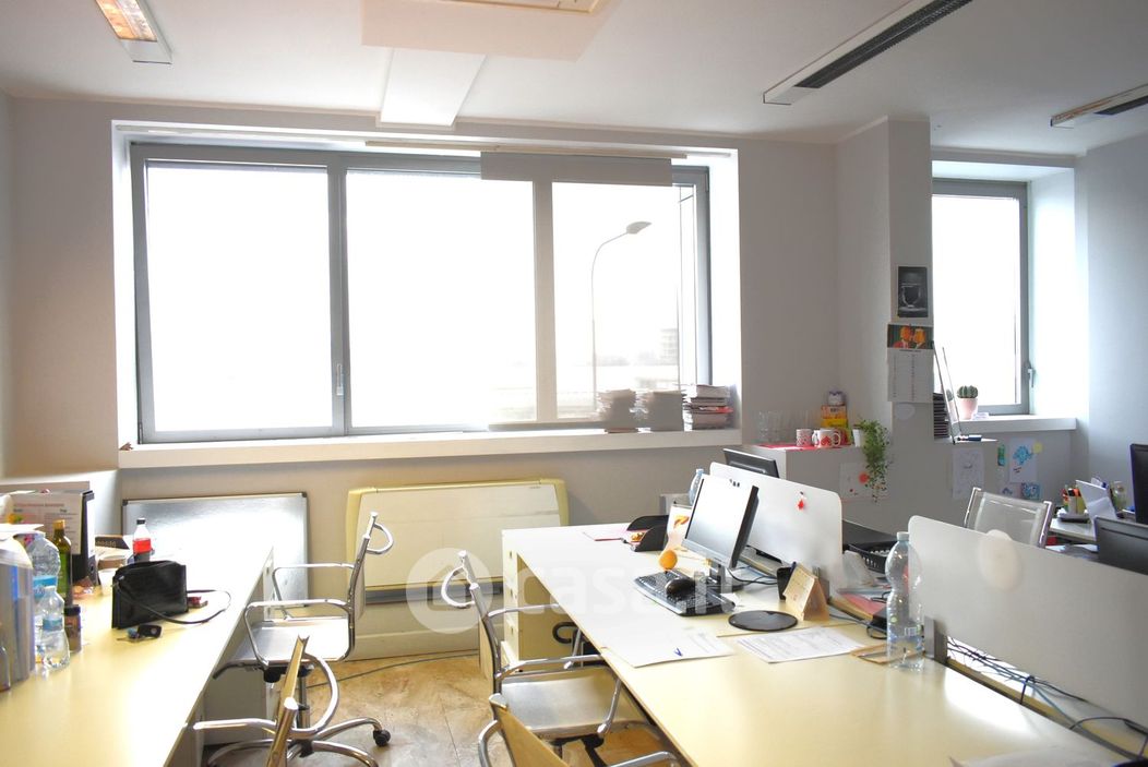 Ufficio in Affitto in Viale Famagosta 75 a Milano