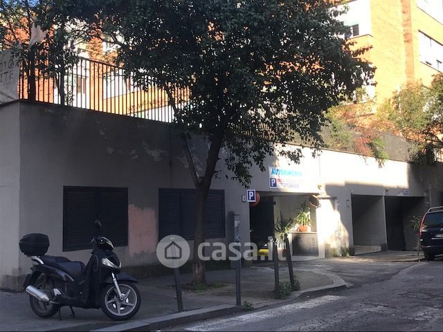 Garage/Posto auto in Vendita in Via Lucca a Roma