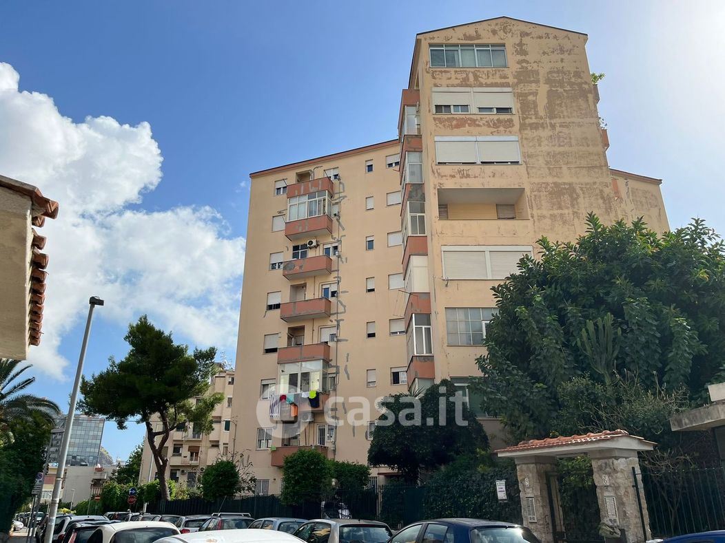 Appartamento in Vendita in Via Umbria 2 a Palermo