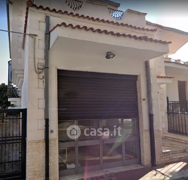 Negozio/Locale commerciale in Affitto in Via Salvo D'Acquisto a Valenzano
