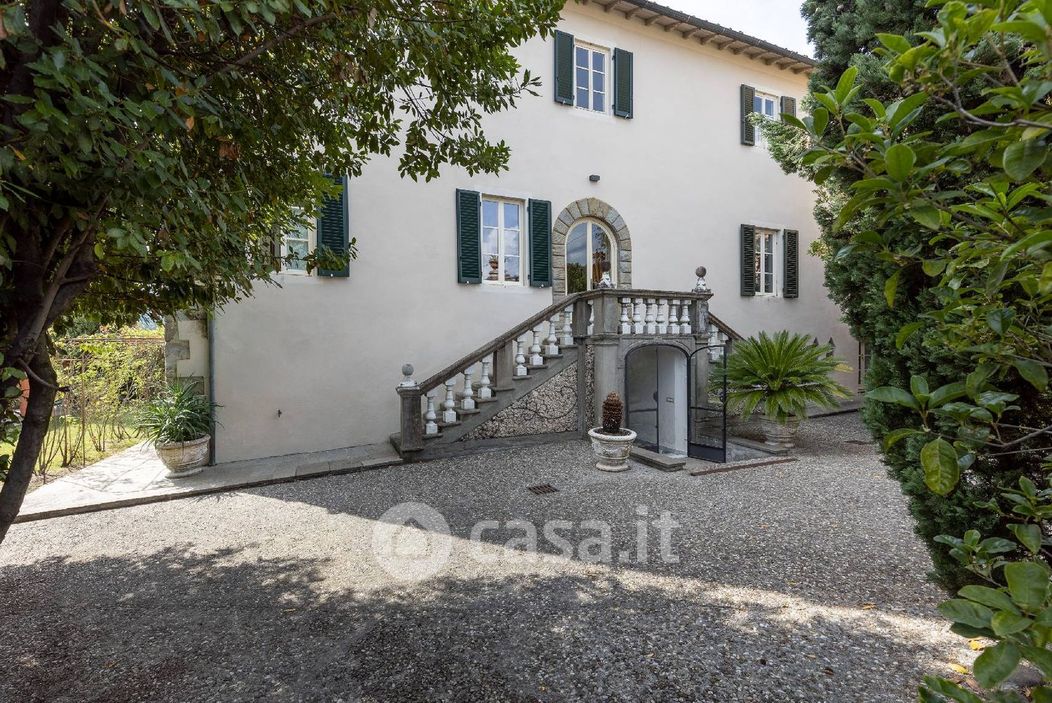 Villa in Vendita in Via di Moriano a Lucca