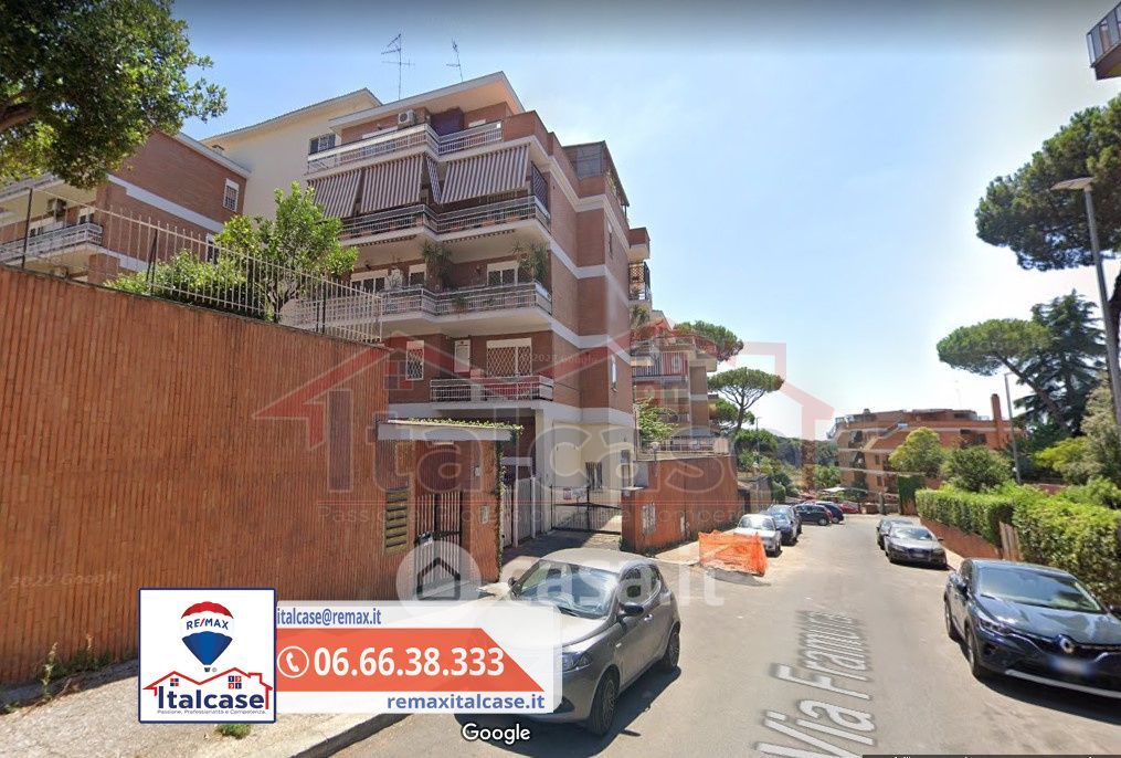 Negozio/Locale commerciale in Vendita in Via Framura 63 -67 a Roma