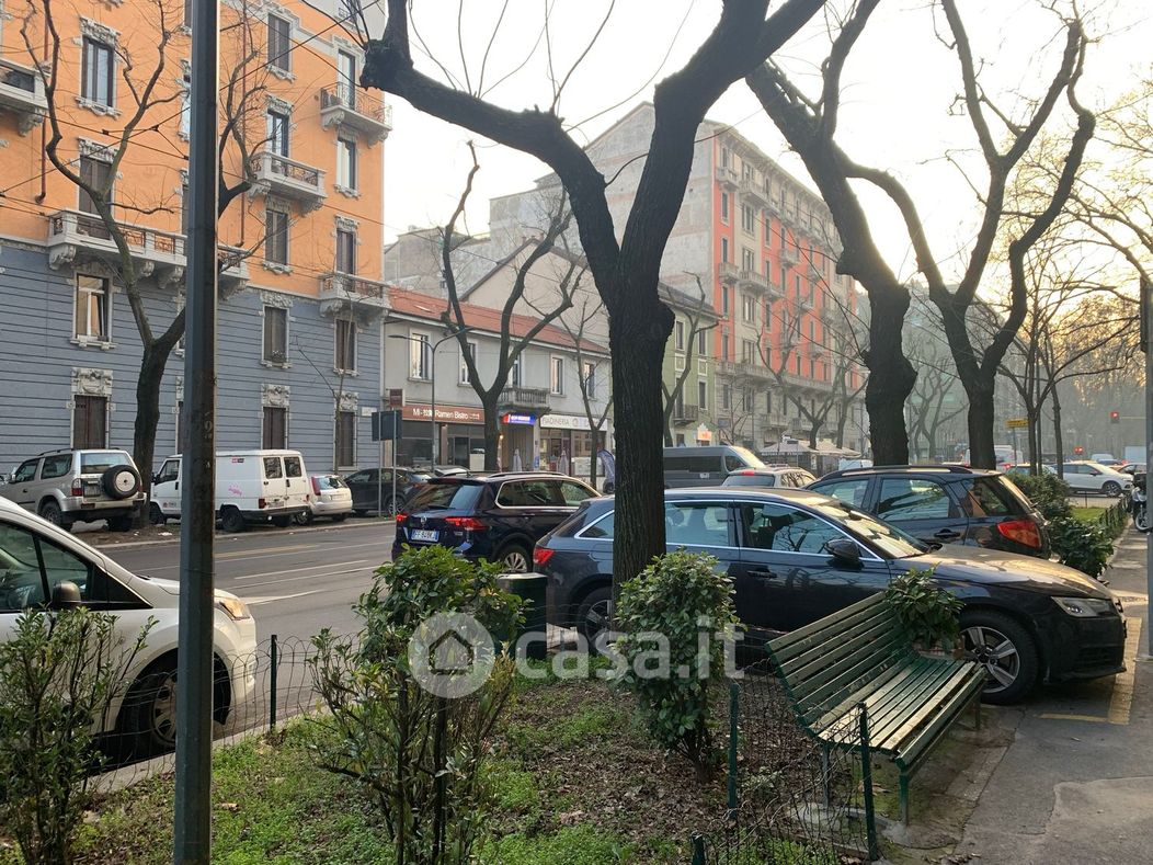 Attività/Licenza (con o senza mura) in Vendita in Via Solari a Milano
