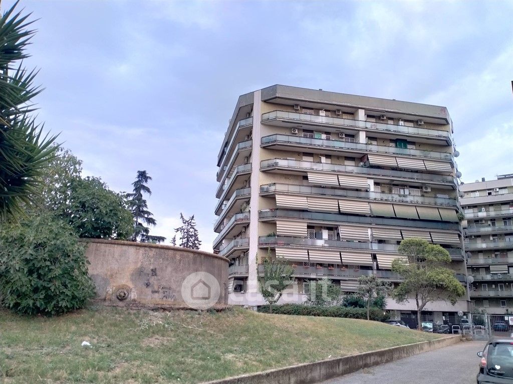 Appartamento in Vendita in Via Libero Leonardi 130 a Roma