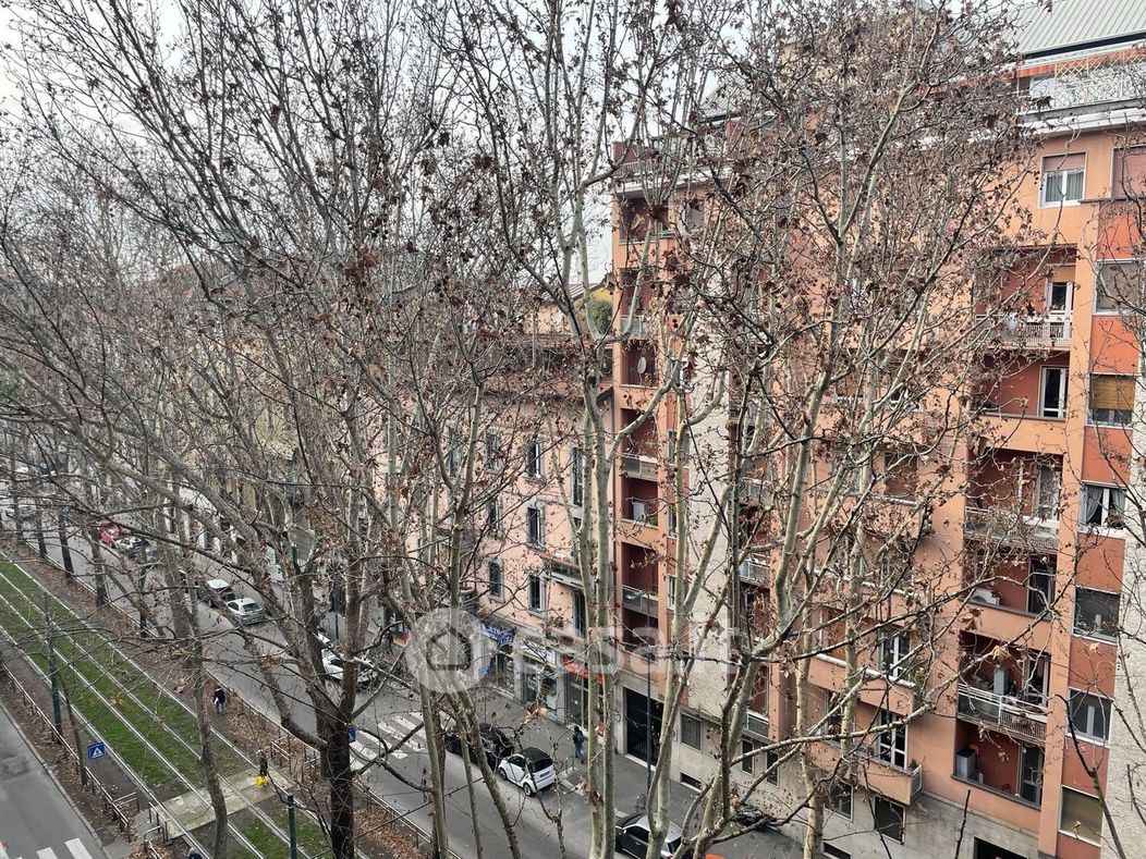 Appartamento in Vendita in Via Giambellino 49 a Milano