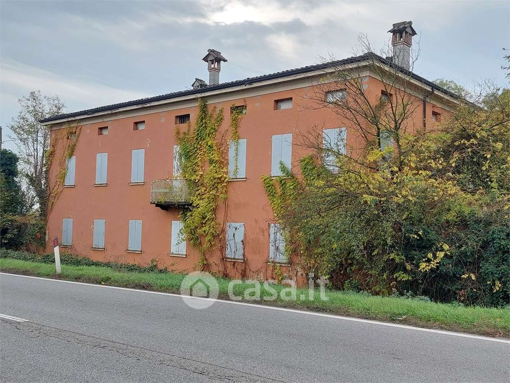Rustico/Casale in Vendita in Via Emilia Ovest a Modena