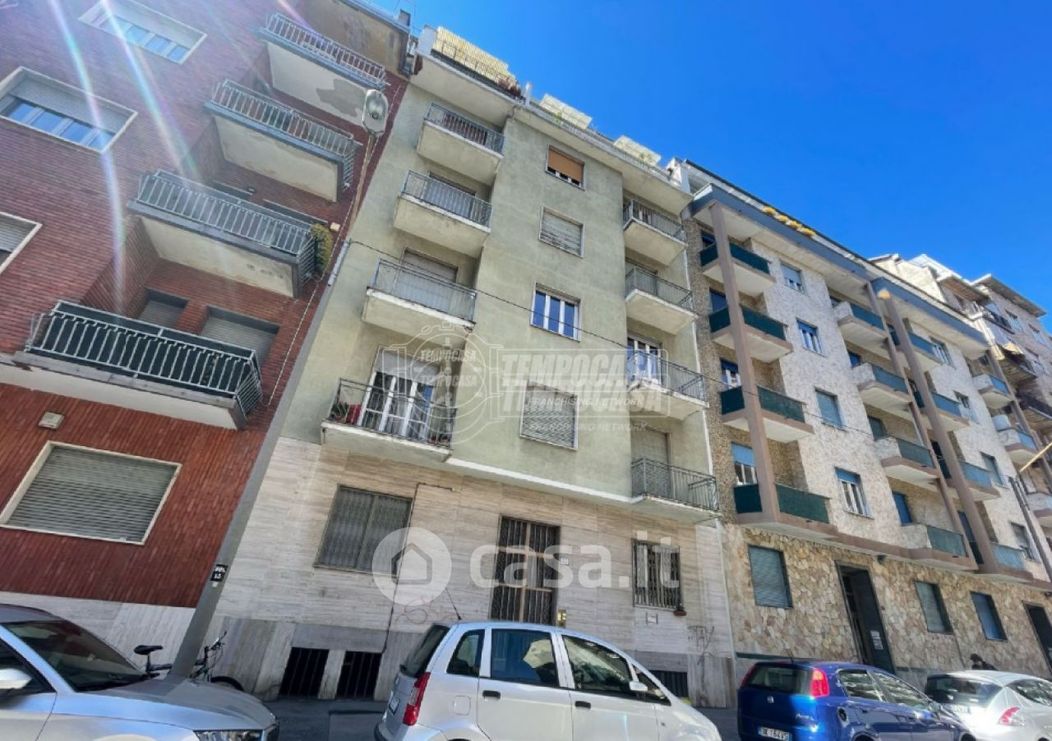 Appartamento in Vendita in Via Montezemolo 37 a Torino