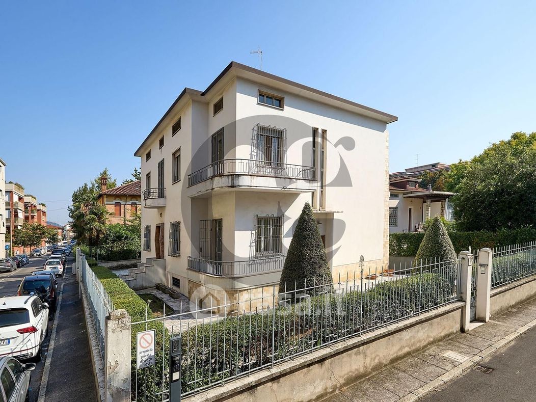 Villa in Vendita in Via Angelo Zanelli a Brescia