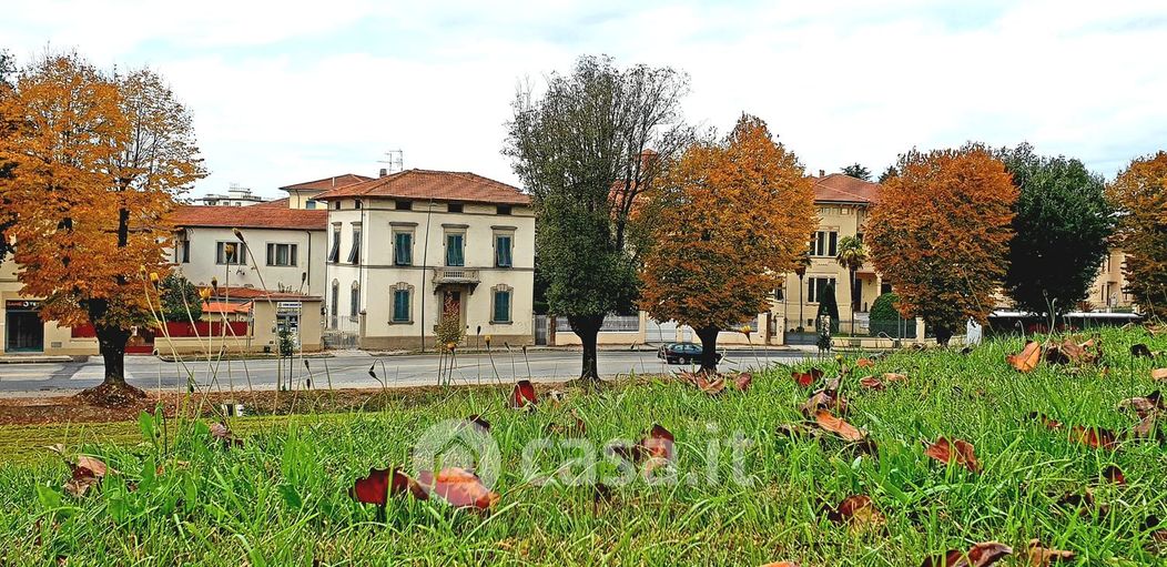 Casa indipendente in Vendita in Viale Lazzaro Papi a Lucca