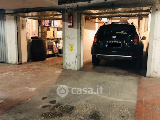 Garage/Posto auto in Vendita in Via della Moletta 15 a Roma