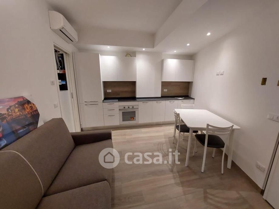 Appartamento in Affitto in Via Calatafimi 15 a Milano