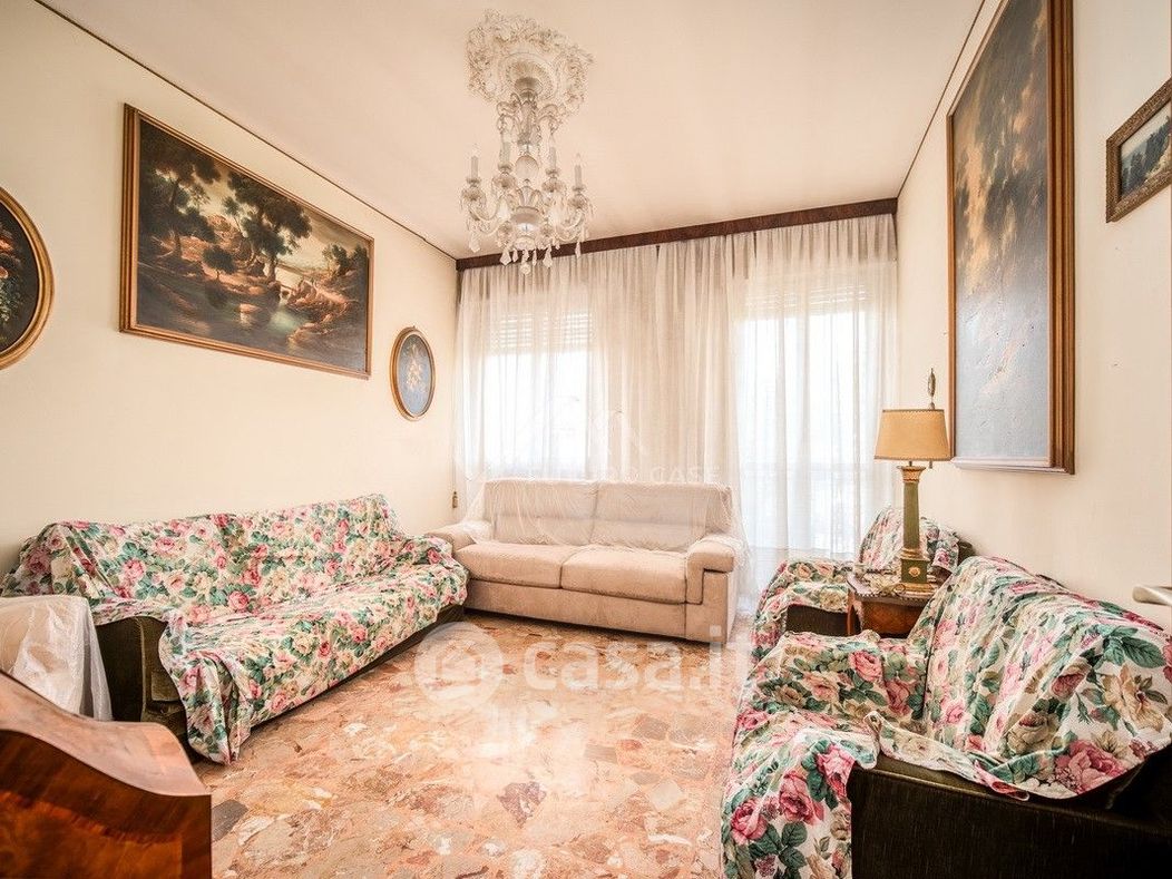 Appartamento in Vendita in Viale Risorgimento a Reggio Emilia