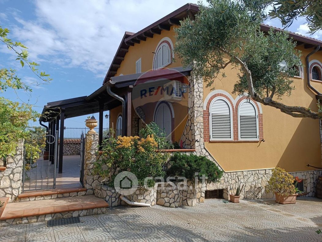 Villa in Vendita in Via Marina di Pietrasanta 16 a Agrigento