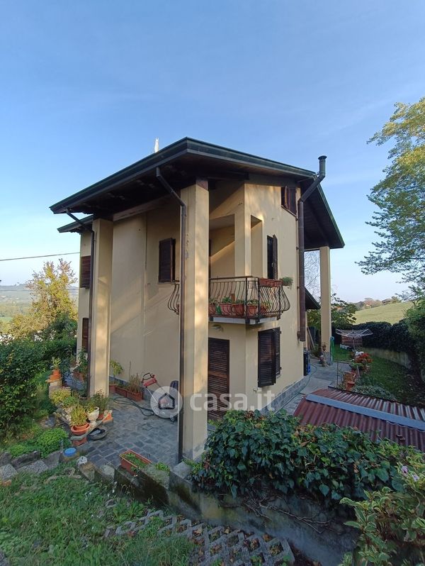 Villa in Vendita in Strada Comunale del Mulino 104 a Lesignano de' Bagni