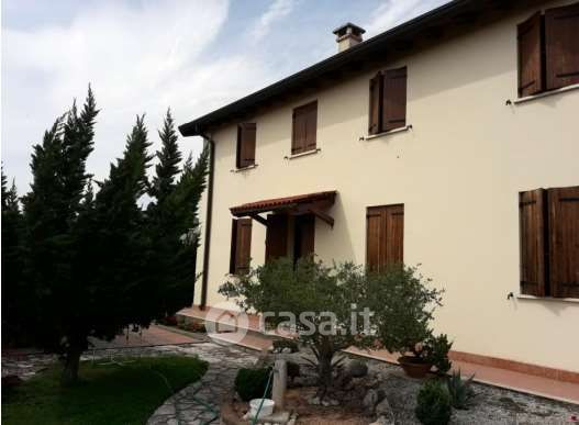Casa Bi/Trifamiliare in Vendita in Via Belvedere a Terrazzo
