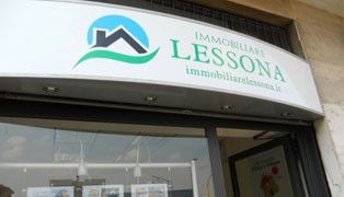 Negozio/Locale commerciale in Vendita in Via Michele Lessona a Milano